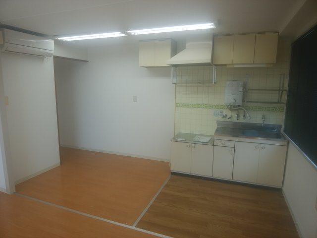 大阪市淀川区東三国４丁目の店舗事務所