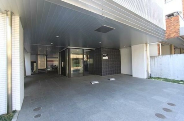 北区東十条２丁目の賃貸マンションのエントランス