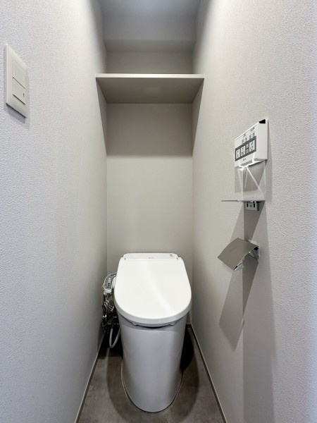 ロイヤルメゾン荻窪のトイレ|落ち着いた色調のトイレです