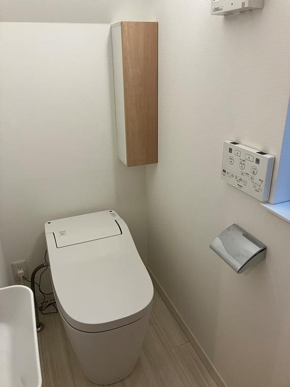 荻窪戸建のトイレ|ゆったりとした空間のトイレです