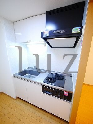 グリフォーネ横浜平沼橋駅前のキッチン|グリル付き２口ガスのシステムキッチン。