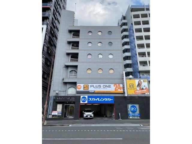 クローバージャパンビルの外観