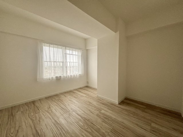 スカイマンションA棟の洋室|洋室③：約6帖