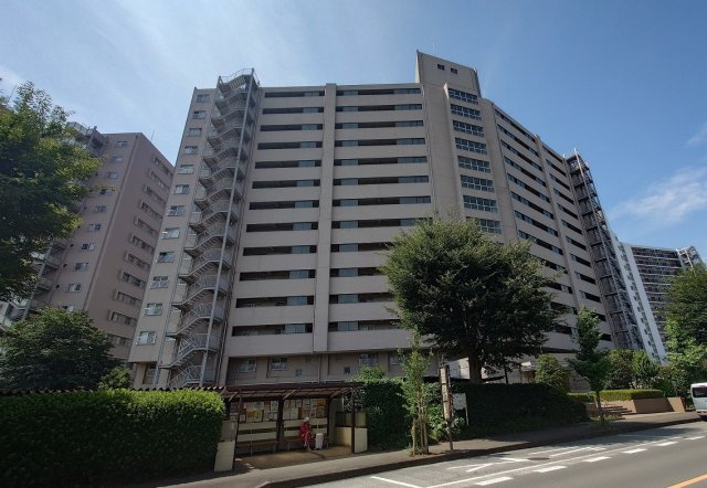 スカイマンションA棟の外観|◇ 総戸数130戸のビッグコミュニティ
◇オートロック・EV2基・日勤管理による良好な管理体制
◇新規内装リフォーム2026年9月完工
