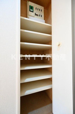 【玄関】 | メイツ品川南 | 収納もある玄関です