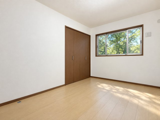 【洋室】 | ◆南区堀之内町2丁目　中古戸建◆ | ◆柔らかい陽光が差し込む明るいお部屋を演出する設計。彩光の取れる窓が気持ちの良いお部屋を創り上げます。