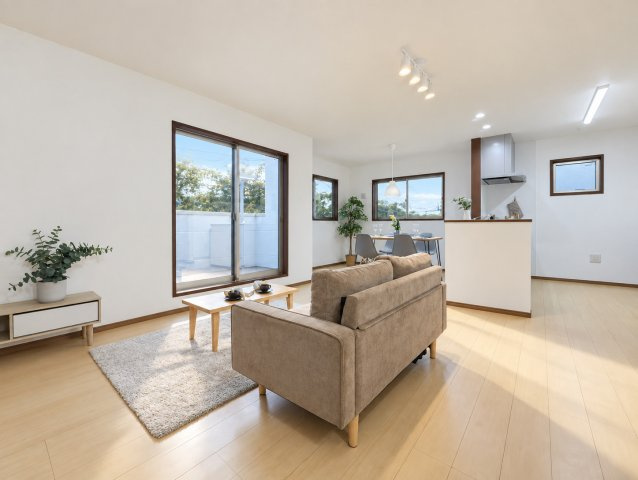 【居間・リビング】 | ◆南区堀之内町2丁目　中古戸建◆ | ◆一家だんらんのスペースとなるＬＤＫ。窓から明るい光が差し込み、思わず家族の会話も弾む快適な空間。