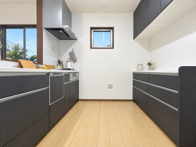 【キッチン】 | ◆南区堀之内町2丁目　中古戸建◆ | ◆デザイン性と機能性を兼ね備えたキッチンです。リビングスペースとの一体感が生まれ、広々空間を演出してくれます。