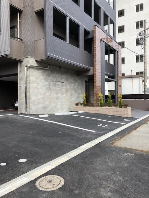 THE SQUARE・Platinum Residenceの駐車場