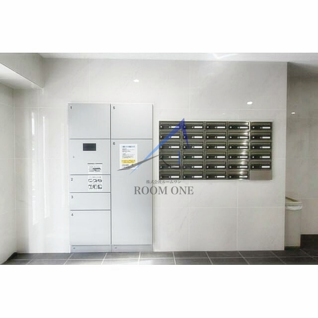 アンベリールマーロ北綾瀬Ⅱのその他共用部分|集合ポストです。宅配ボックスです。