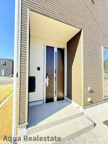 丸亀市土器町西１丁目の新築一戸建の玄関|ゆったりとした玄関です