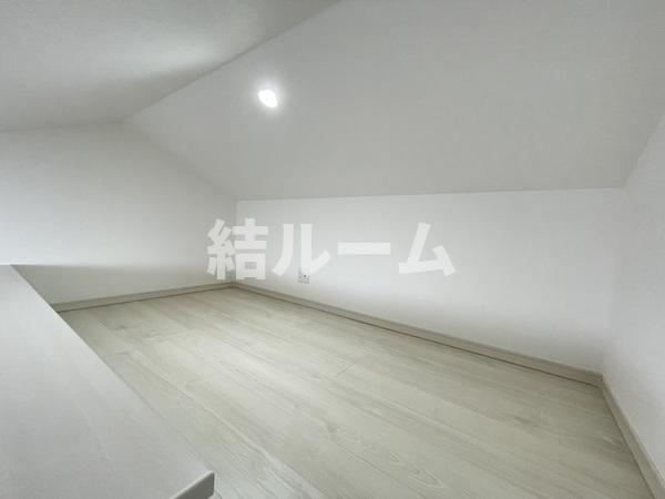 アカバネの内装