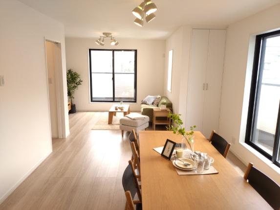 西宮市今津山中町　新築戸建の居間・リビング