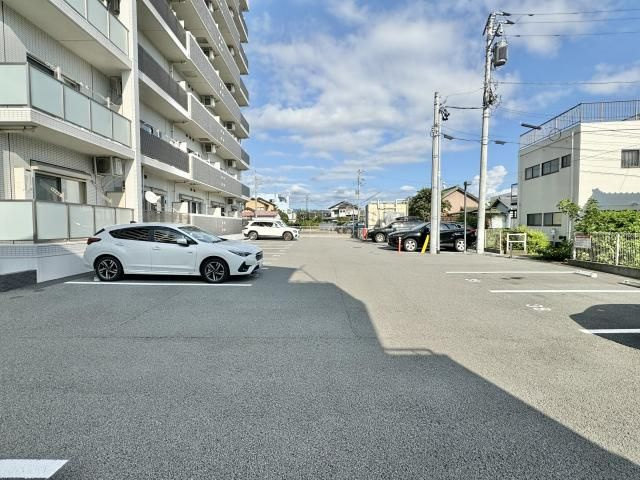シェリーグランデの駐車場