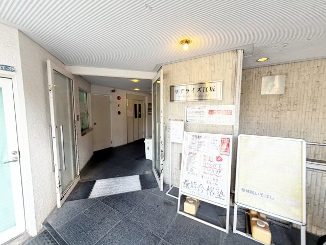 リアライズ江坂のエントランス