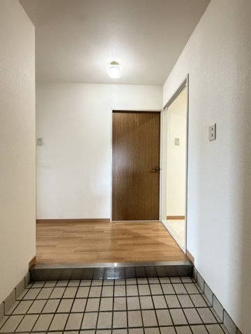 カワデンエミネンスハイツの玄関