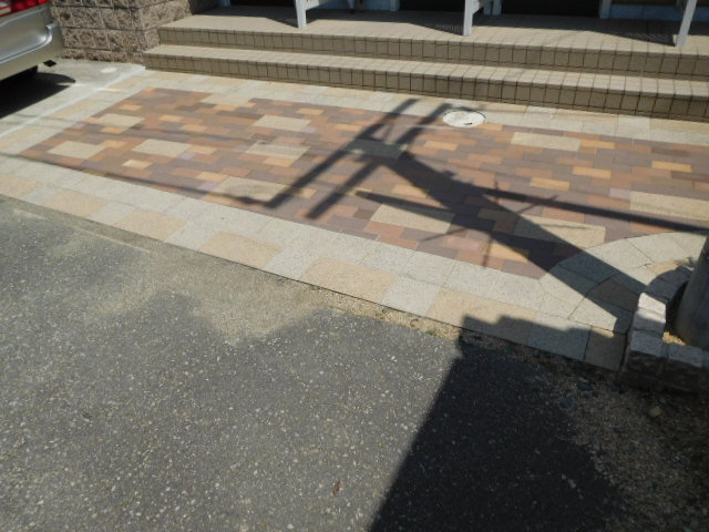加古川市加古川町溝之口のハイツの駐車場