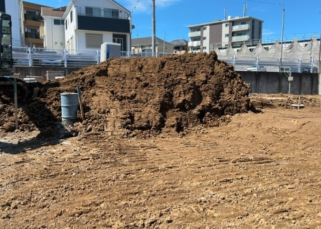 【外観】 | 土地購入を検討されている場合、境界杭がない状態で購入してしまうと境界確定測量をする必要があり、費用がかかります。購入の前に、売主、隣土地所有者立ち合いのもと境界を確定し境界杭を設置するのがベストです。