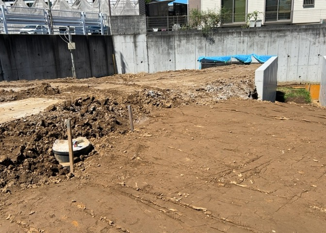【外観】 | 土地購入を検討されている場合、境界杭がない状態で購入してしまうと境界確定測量をする必要があり、費用がかかります。購入の前に、売主、隣土地所有者立ち合いのもと境界を確定し境界杭を設置するのがベストです。