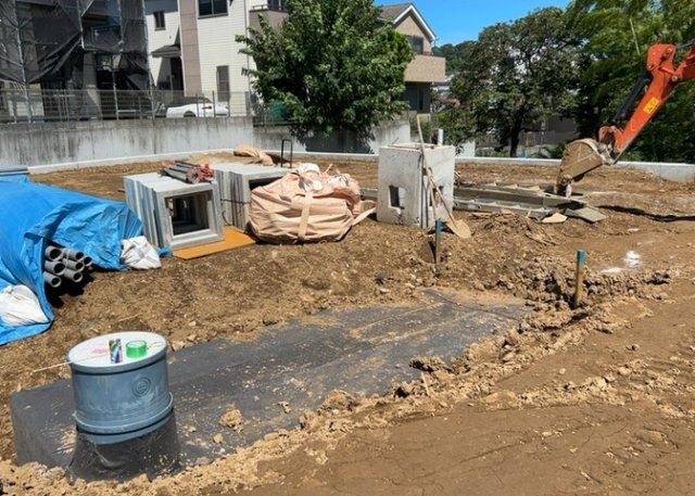 【外観】 | 土地購入を検討されている場合、境界杭がない状態で購入してしまうと境界確定測量をする必要があり、費用がかかります。購入の前に、売主、隣土地所有者立ち合いのもと境界を確定し境界杭を設置するのがベストです。