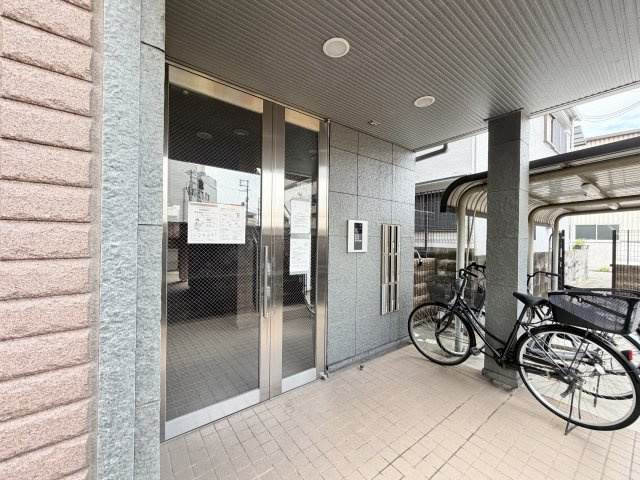 メゾン北杭瀬のエントランス