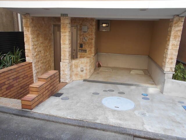 下馬１丁目戸建てのエントランス|毎日通るエントランスはこのようになっています