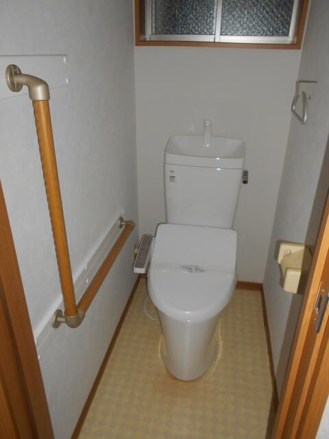 下馬１丁目戸建てのトイレ|落ち着いたトイレです
