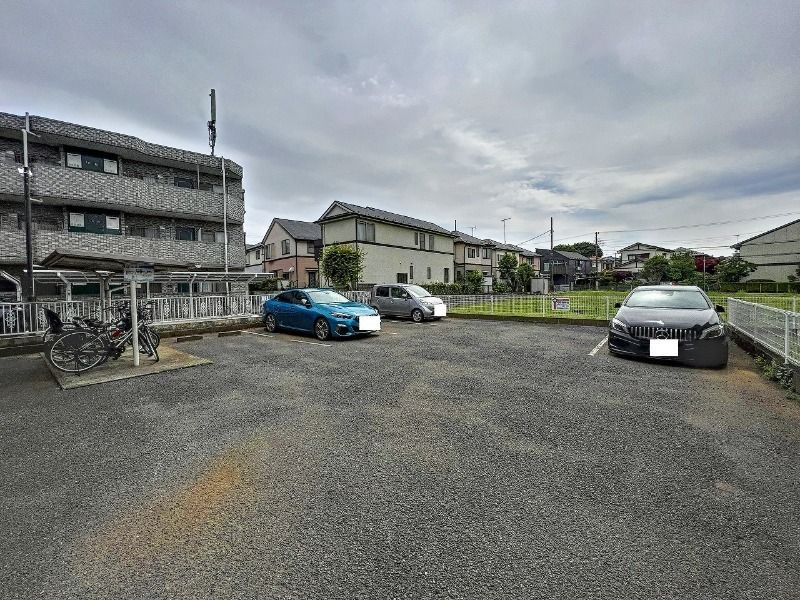 ウィスタリア大泉の駐車場