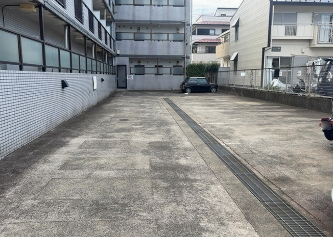 【駐輪場】 | ワコ一レ相武台前 | マンションの駐輪場は、事前に空きがあるか確認を取ると安心です。せっかく入居したのに駐輪スペースがない！なんてことになったら大変ですよね。そこで、内見時や購入前にはまず事前に確認しておくと良いでしょう。