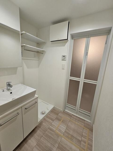 ウェルスクエア三軒茶屋Ⅴの独立洗面台|朝の支度にも助かる、独立の洗髪洗面化粧台