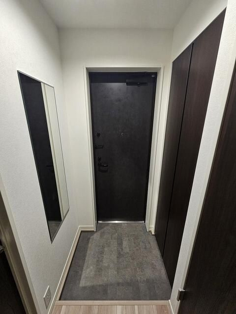 ウェルスクエア三軒茶屋Ⅴの玄関|明るい玄関です
