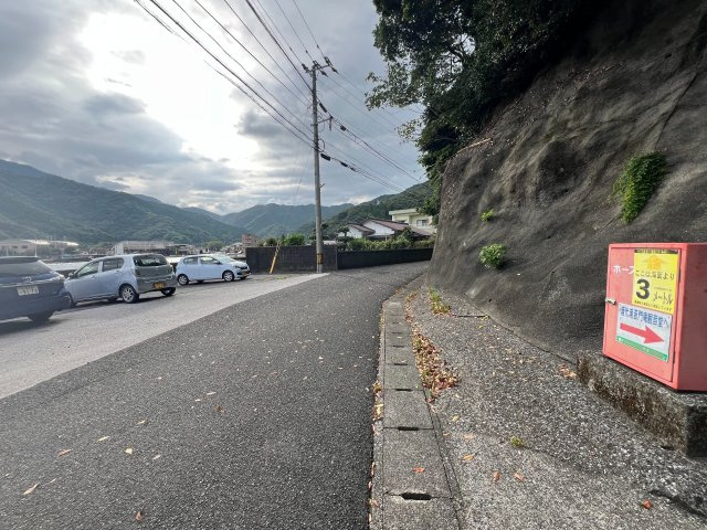 佐伯市米水津大字浦代浦　８DKの前面道路含む現地写真