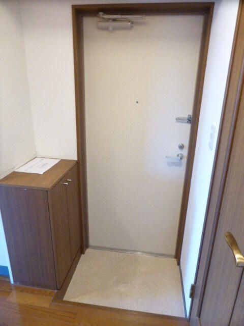 イーストウィンド本町の玄関
