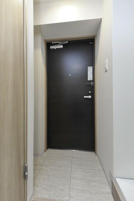 クリオ　ラモード学芸大学Ⅱの玄関|収納もある玄関です