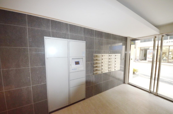千代田区岩本町２丁目の賃貸マンションのロビー