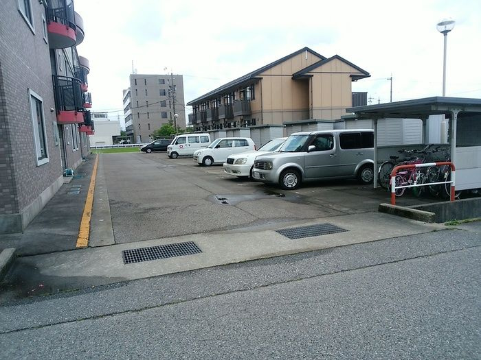 ヴィべールＪの駐車場