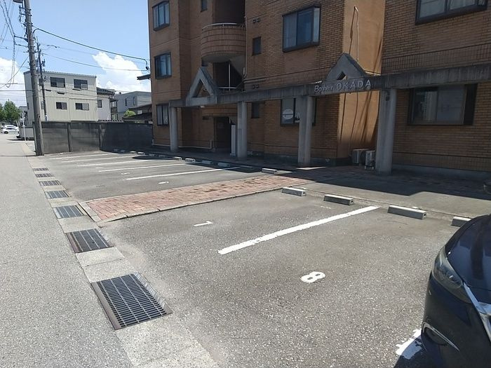 ボンヌール・オカダの駐車場