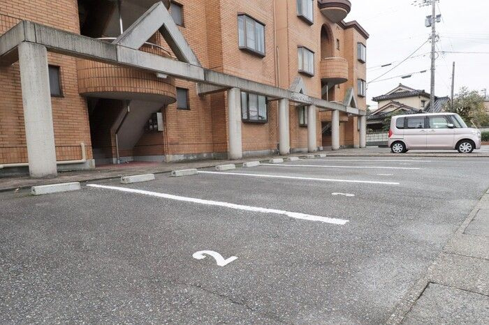 ボンヌール・オカダの駐車場