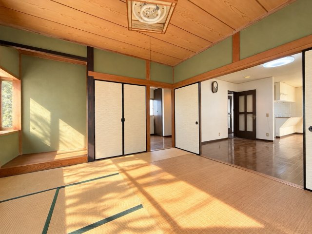 全室南向き、光あふれる家×庭付き×駐車3台のゆとりある暮らしの和室|趣のある和室です