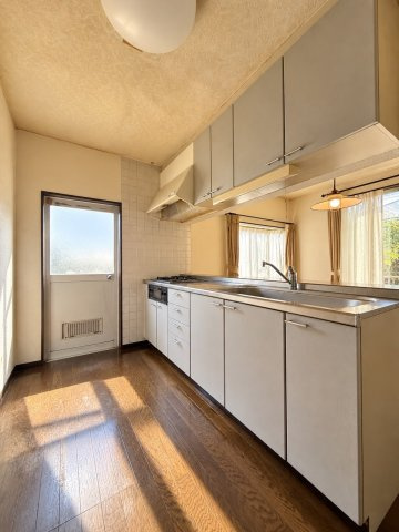 全室南向き、光あふれる家×庭付き×駐車3台のゆとりある暮らしのキッチン|きれいなキッチンです