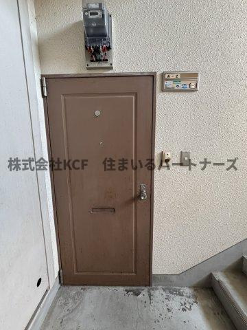 井上ハイムA棟の玄関