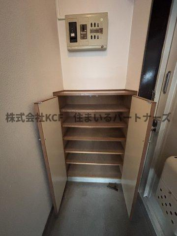 井上ハイムA棟の玄関