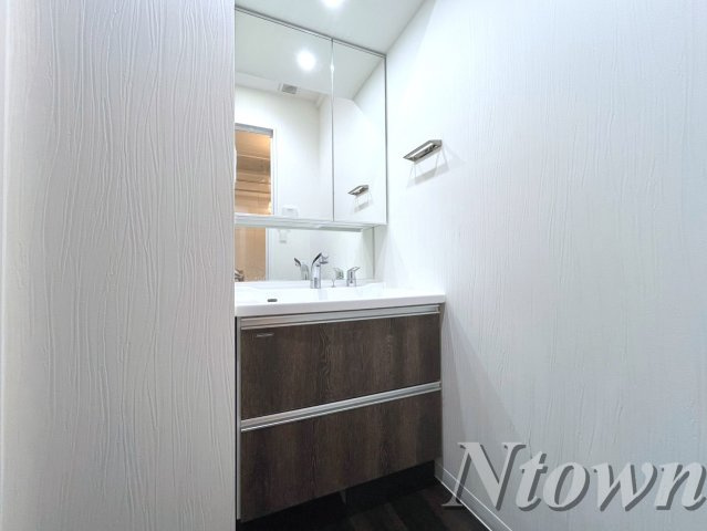 【独立洗面台】 | さくらHills NISHIKI Platinum Residence | 朝の支度にも助かる、独立の洗髪洗面化粧台