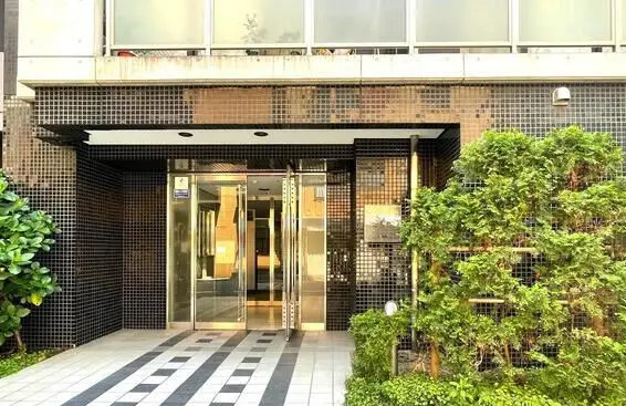 千代田区岩本町２丁目の賃貸マンションのエントランス