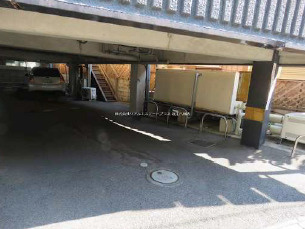 近江八幡市中村町の店舗一部の駐車場