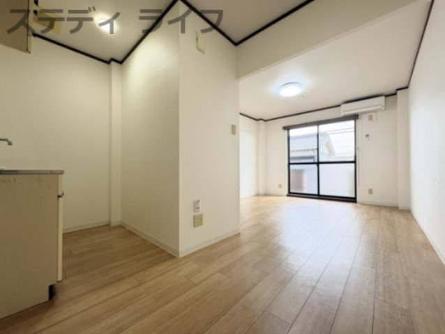 大垣市坂下町　バンクスの洋室|こちらは例として205号室の室内写真になります。