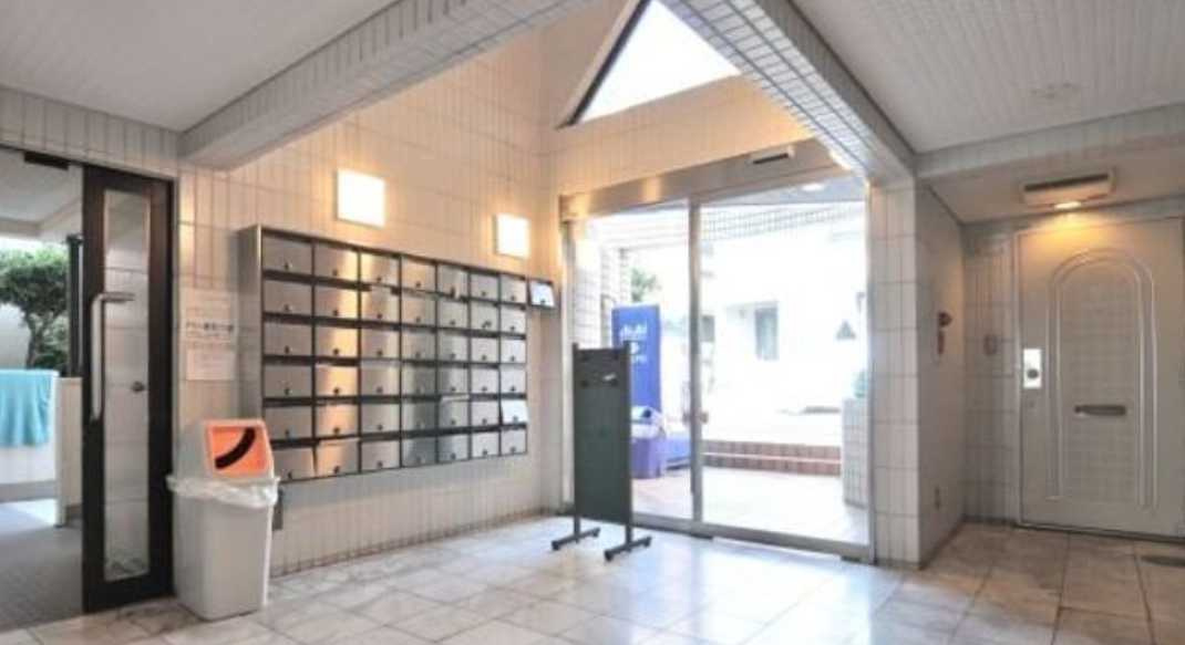 レジダンス・イン・三軒茶屋　分譲賃貸　オートロック　コインランドリーのロビー