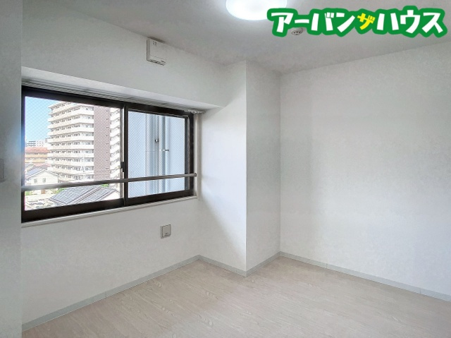 Sereno東古松の洋室