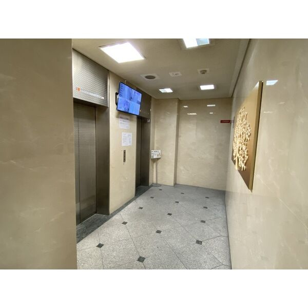 大阪市中央区安堂寺町２丁目の店舗事務所のエントランス