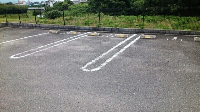 サンフローラⅡの駐車場